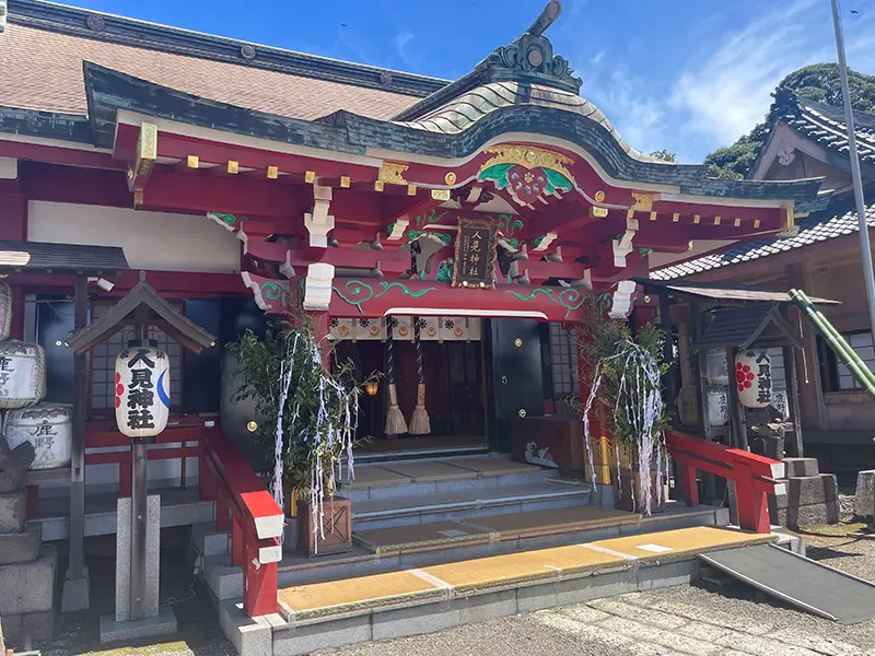 人見神社境内