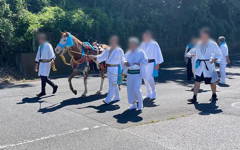千葉県君津市人見神社神馬奉納　垢離取り式の様子