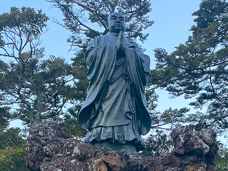 千葉県鴨川市清澄寺 旭が森日蓮大聖人銅像