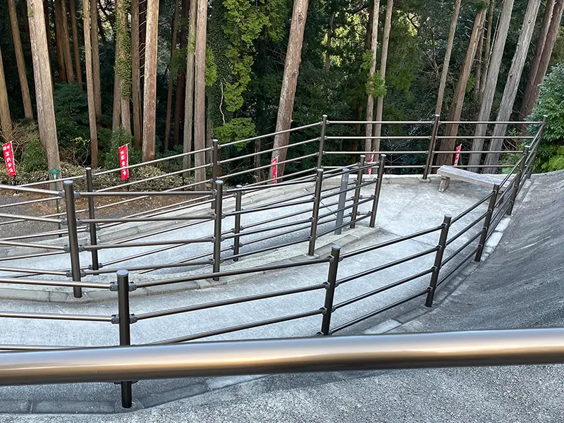 旭が森から降りるスロープ