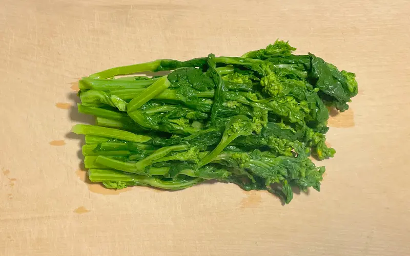 茹でられた菜の花